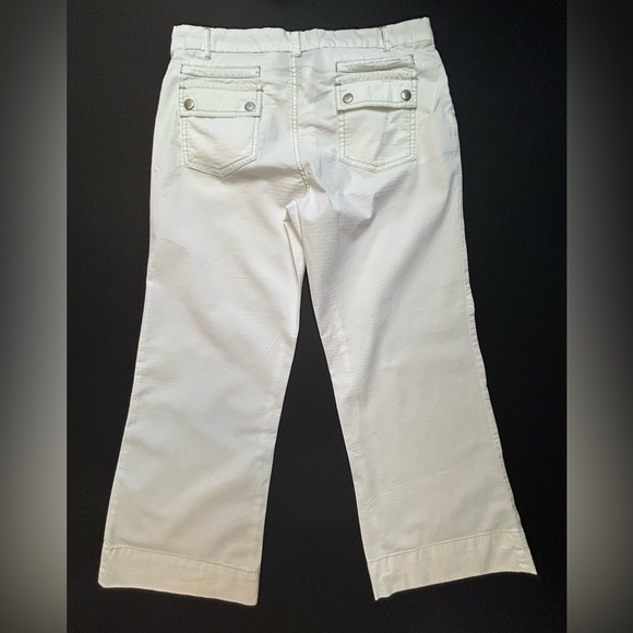 Athleta women crop pants in whiteKhaki with 8 pockets & green stitching Sz4. U15 - Picture 3 of 10